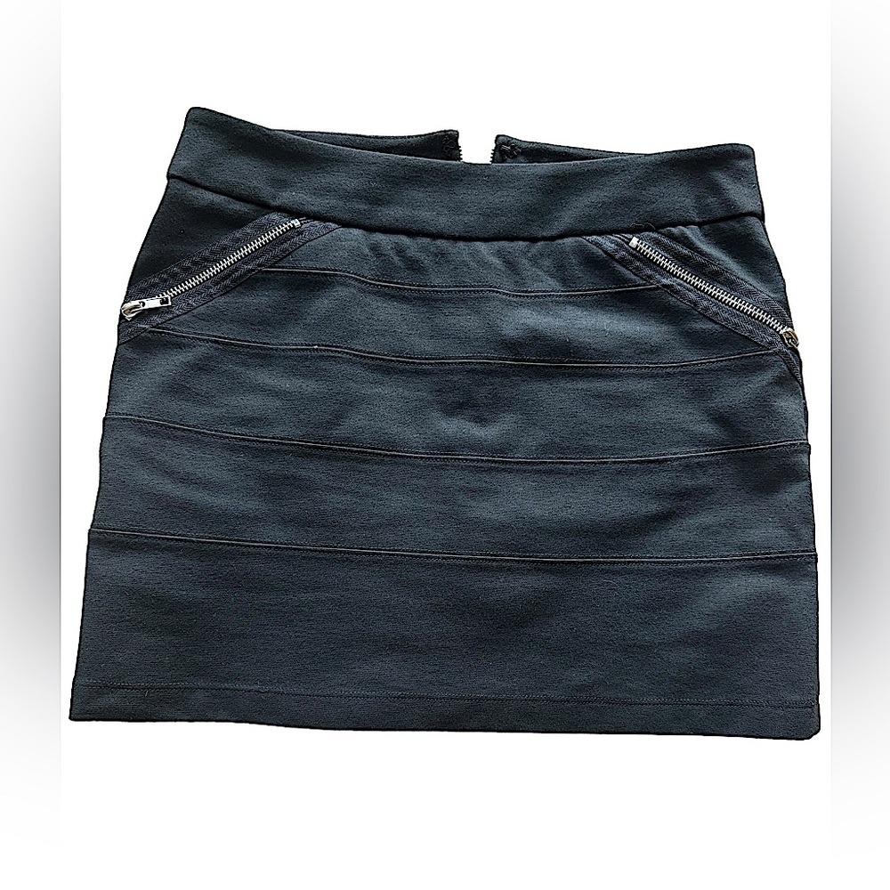 BCBGeneration Black Bandage Mini skirt with exposed silver zipper- Size 6